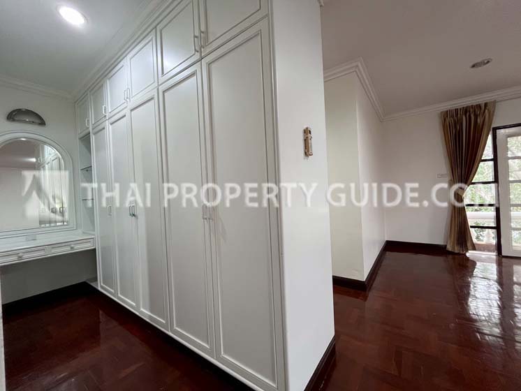 House with Shared Pool in Bangnatrad 